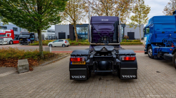 20251019-Tom-Holding-00324